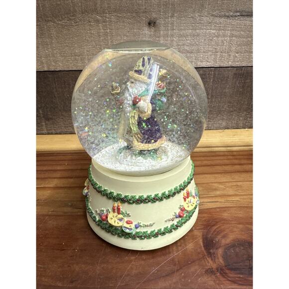 The International Santa Claus Collection St. Nicholas Greece Snowglobe In Box - Picture 6 of 8